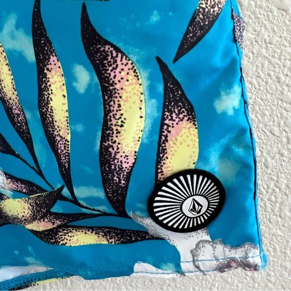 Volcom Blue Tropical Surf Trunks Hybrid Short Large - Picture 3 of 7